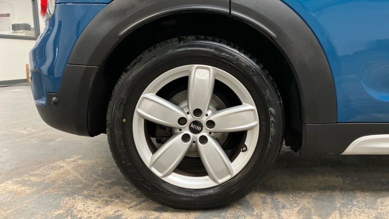 MINI Countryman 2.0 Cooper D 5dr [Chili/Nav+ Pack] Diesel Hatchback